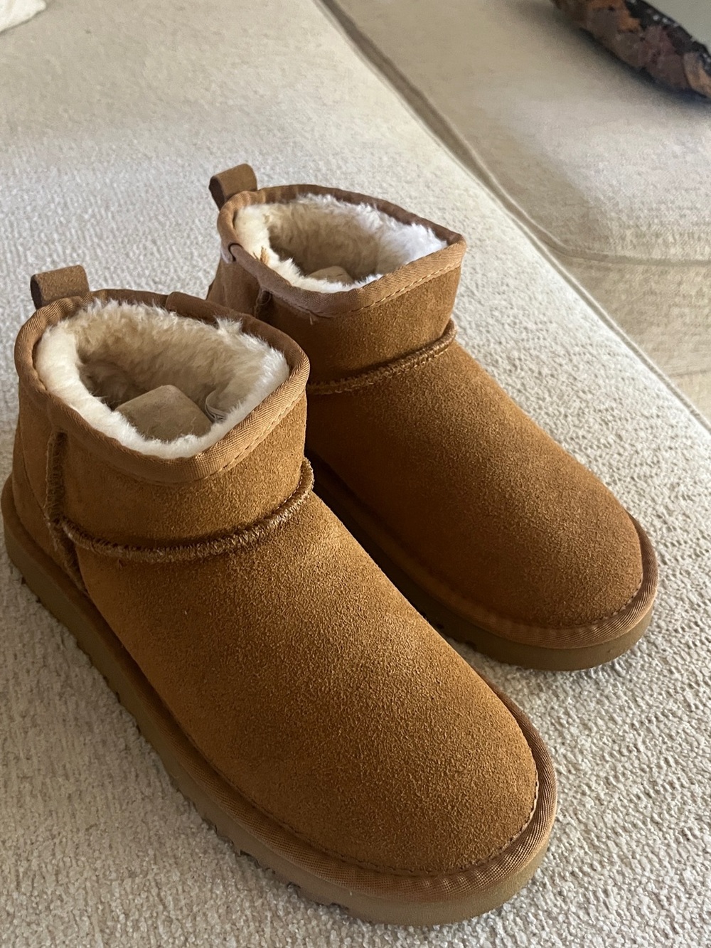 NEW UGG Women’s Classic Mini Bootie